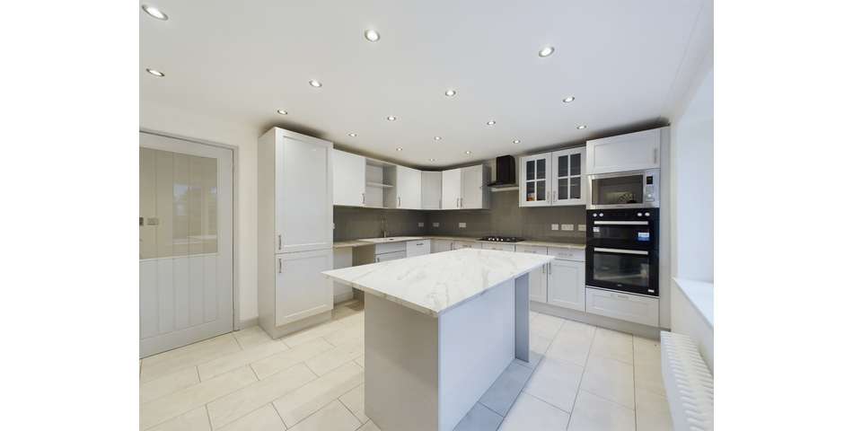 Renovated Four Bedroom End of Terrace Home - Crawley (RH11)