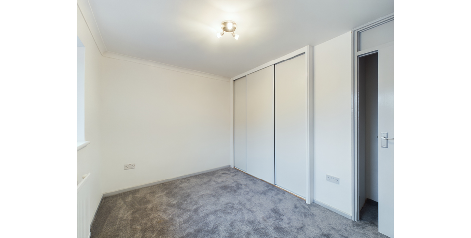 Renovated Four Bedroom End of Terrace Home - Crawley (RH11)