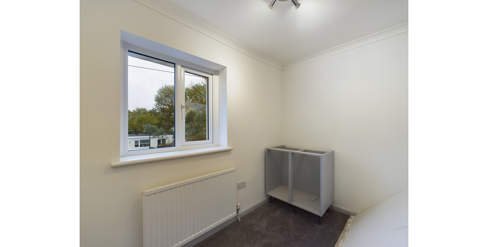 Renovated Four Bedroom End of Terrace Home - Crawley (RH11)