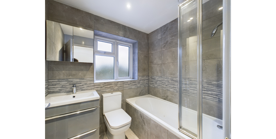 Renovated Four Bedroom End of Terrace Home - Crawley (RH11)