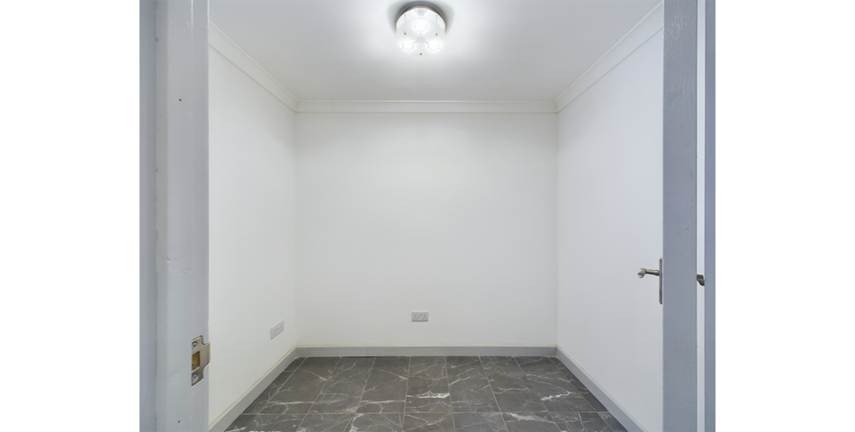 Renovated Four Bedroom End of Terrace Home - Crawley (RH11)