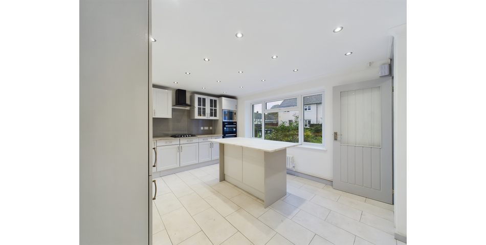 Renovated Four Bedroom End of Terrace Home - Crawley (RH11)