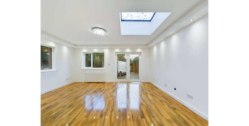 Renovated Four Bedroom End of Terrace Home - Crawley (RH11)