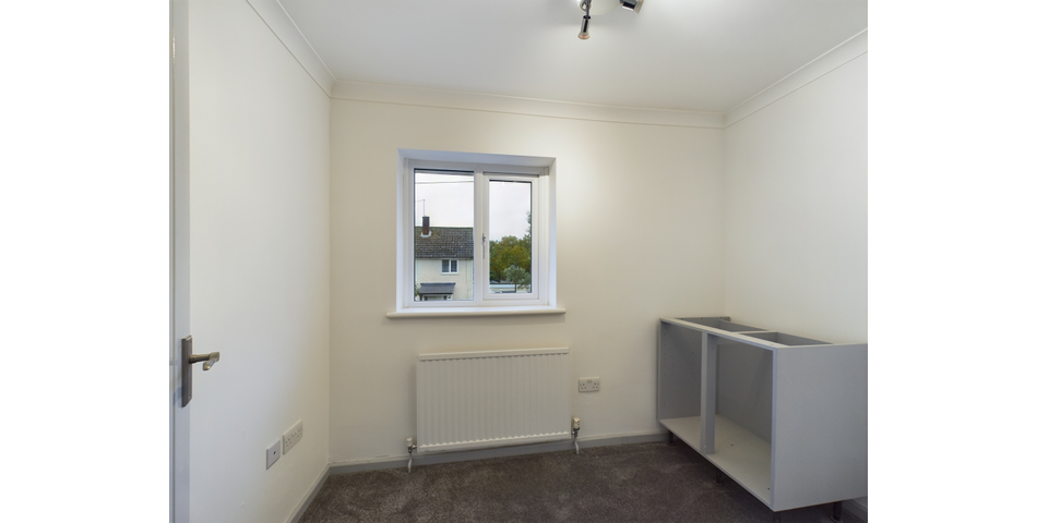 Renovated Four Bedroom End of Terrace Home - Crawley (RH11)