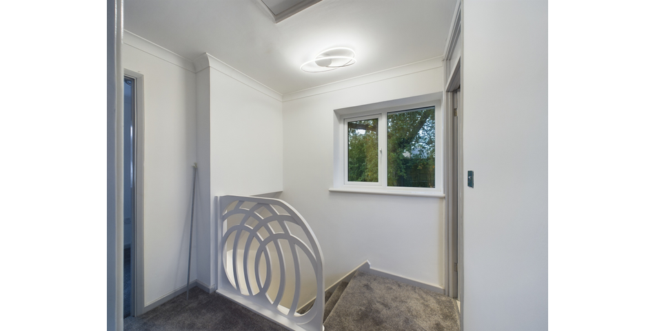 Renovated Four Bedroom End of Terrace Home - Crawley (RH11)