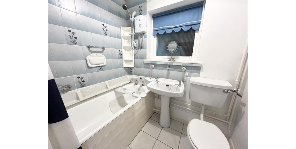 Two Bedroom Semi Bungalow - In need of Modernisation - Countesthorpe, Leics (LE8)