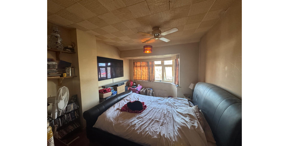 Three Bedroom Semi needing Renovation - Popular Location - Blaby, Leics (LE8) 