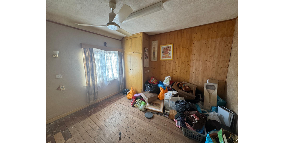 Three Bedroom Semi needing Renovation - Popular Location - Blaby, Leics (LE8) 