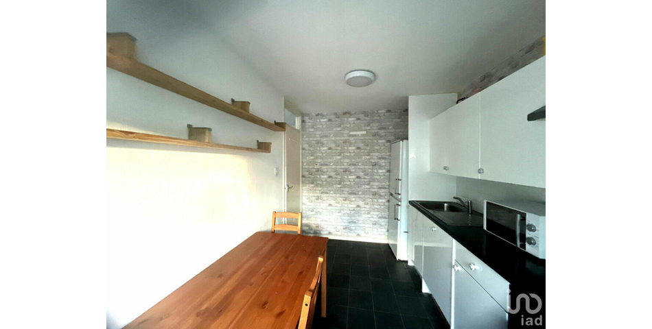Studio Flat - Ideal Investment or First Time Purchase - Reigate 