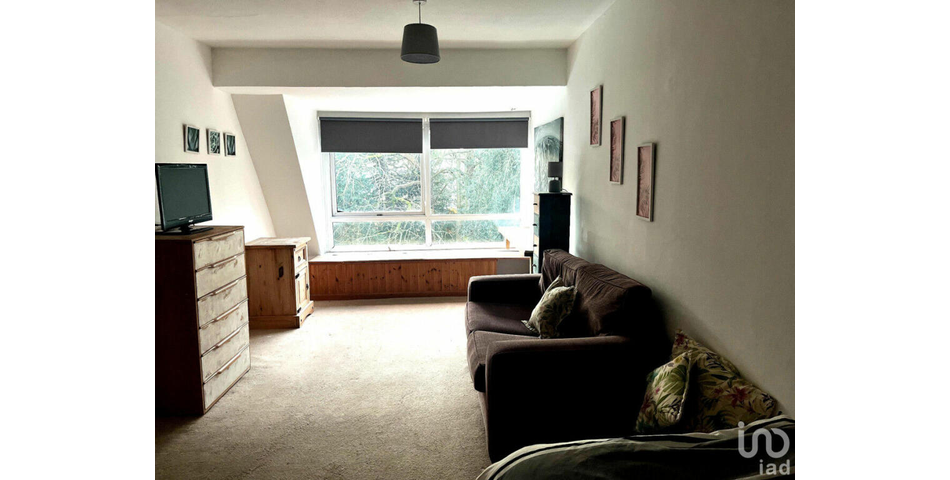 Studio Flat - Ideal Investment or First Time Purchase - Reigate 