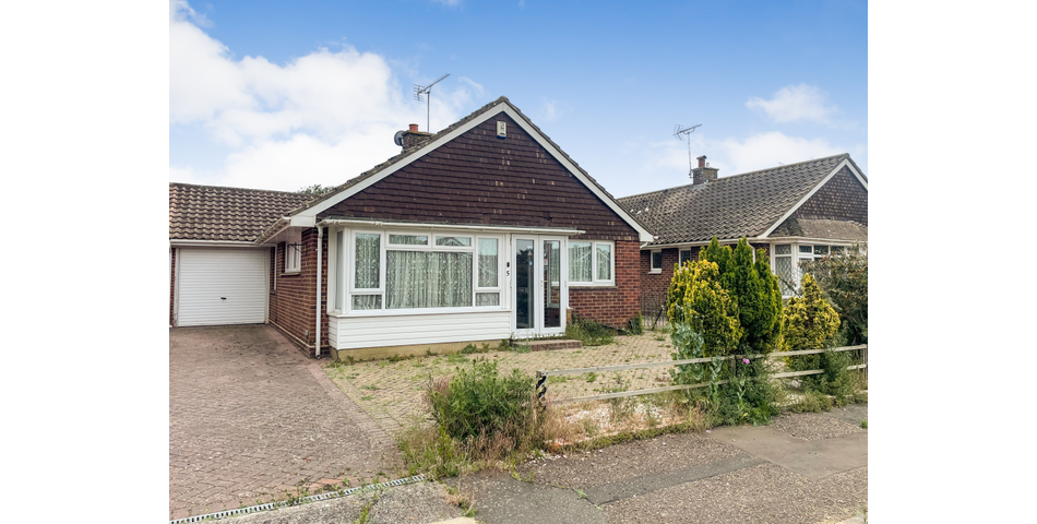 Three Bedroom Detached Bungalow - Bognor Regis (PO22)