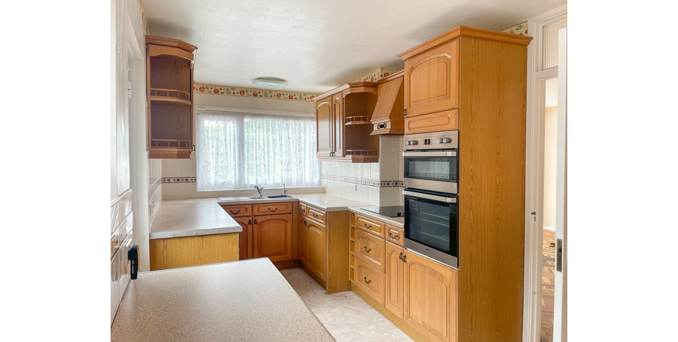 Three Bedroom Detached Bungalow - Bognor Regis (PO22)