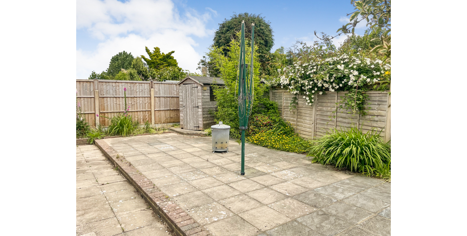 Three Bedroom Detached Bungalow - Bognor Regis (PO22)