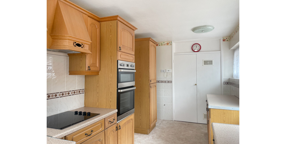 Three Bedroom Detached Bungalow - Bognor Regis (PO22)