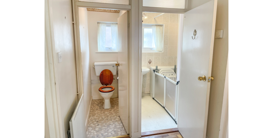 Three Bedroom Detached Bungalow - Bognor Regis (PO22)