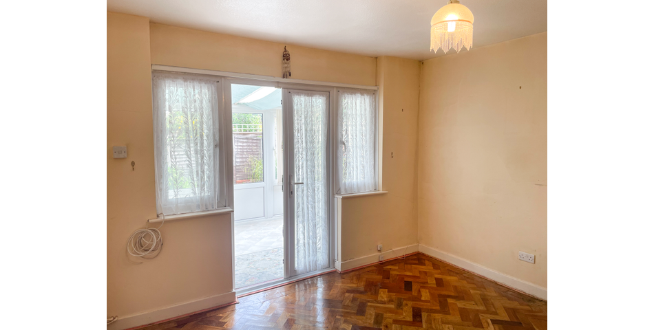 Three Bedroom Detached Bungalow - Bognor Regis (PO22)