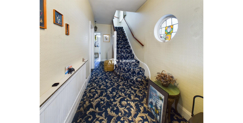 Larger than Average Property - Needing Modernisation - Hendon (NW4)