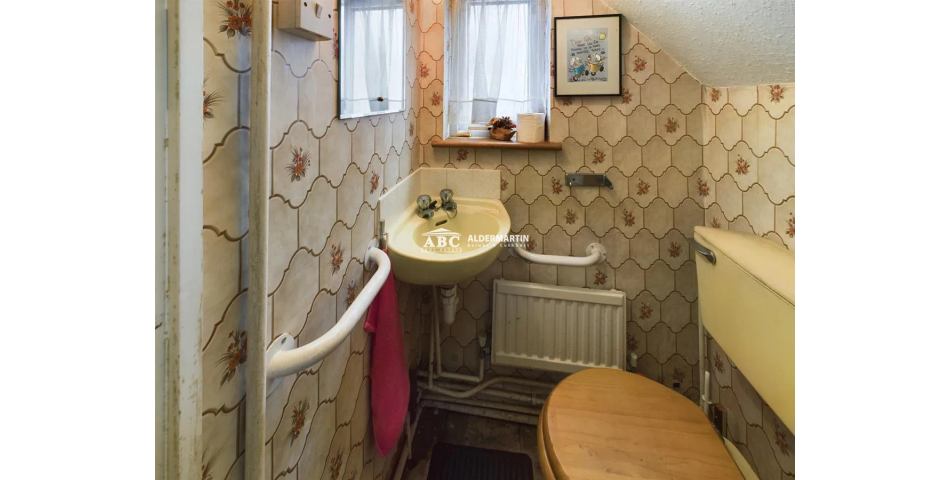 Larger than Average Property - Needing Modernisation - Hendon (NW4)