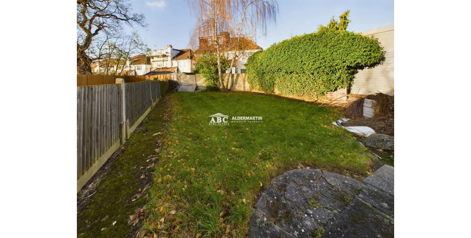 Larger than Average Property - Needing Modernisation - Hendon (NW4)