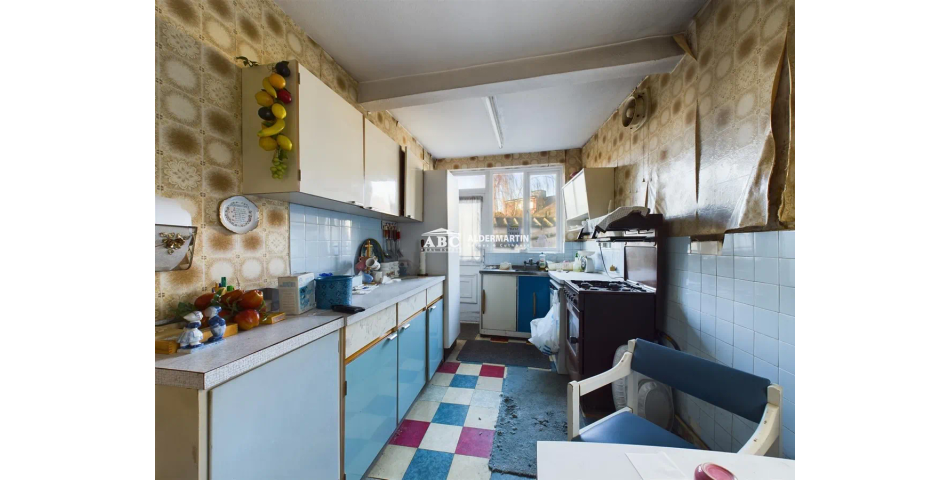 Larger than Average Property - Needing Modernisation - Hendon (NW4)