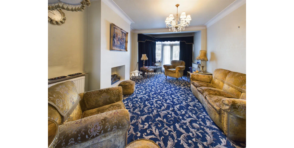 Larger than Average Property - Needing Modernisation - Hendon (NW4)