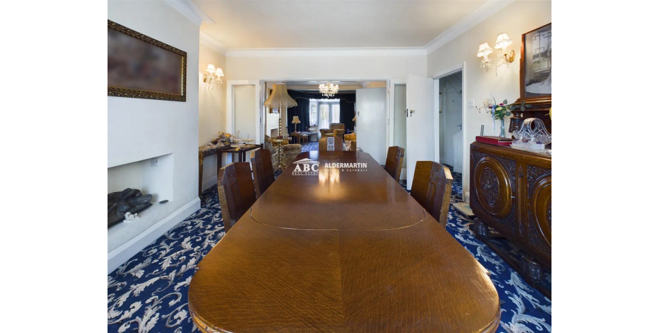 Larger than Average Property - Needing Modernisation - Hendon (NW4)