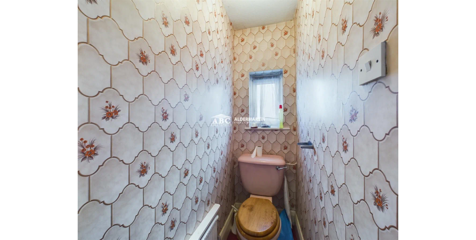 Larger than Average Property - Needing Modernisation - Hendon (NW4)