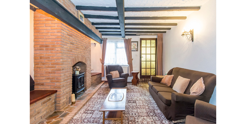 Cottage in Very Desirable Location - Requiring Modernisation - Shawell, Leicestershire (LE17)