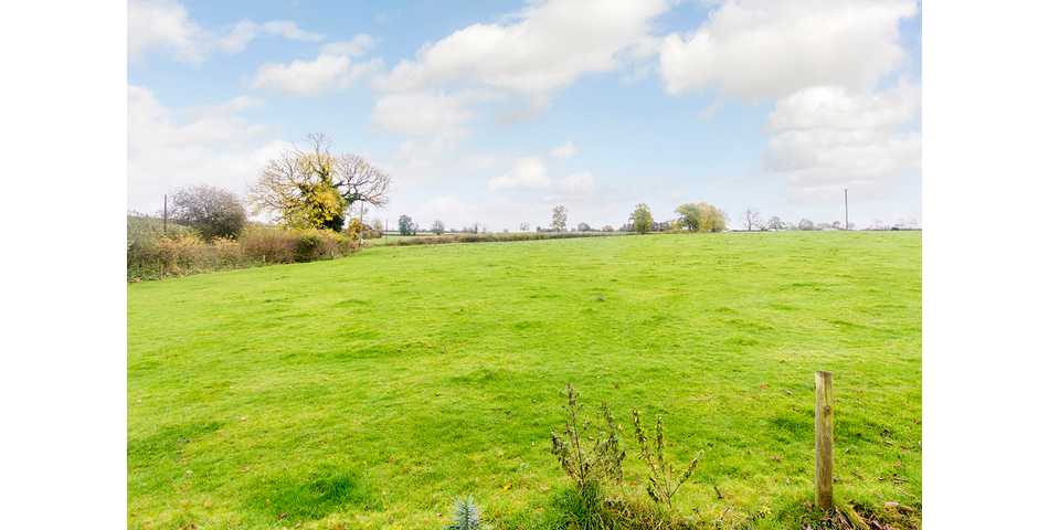 Cottage in Very Desirable Location - Requiring Modernisation - Shawell, Leicestershire (LE17)