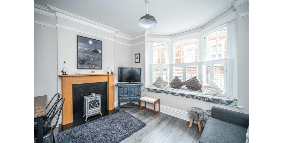 Three Bedroom Cottage - Ideal Holiday Let - Whitby (YO21)