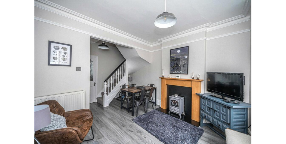 Three Bedroom Cottage - Ideal Holiday Let - Whitby (YO21)