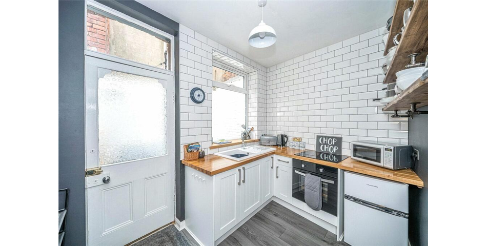 Three Bedroom Cottage - Ideal Holiday Let - Whitby (YO21)