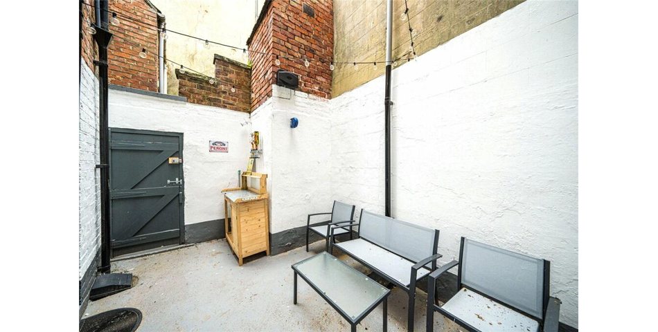 Three Bedroom Cottage - Ideal Holiday Let - Whitby (YO21)