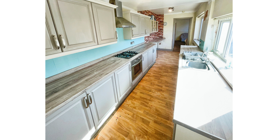 Two Bedroom Terrace in Need of Modernisation - Ideal First Time Buy/Investment (DN18)