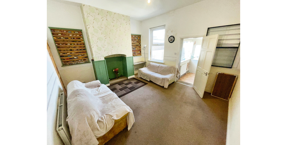 Two Bedroom Terrace in Need of Modernisation - Ideal First Time Buy/Investment (DN18)