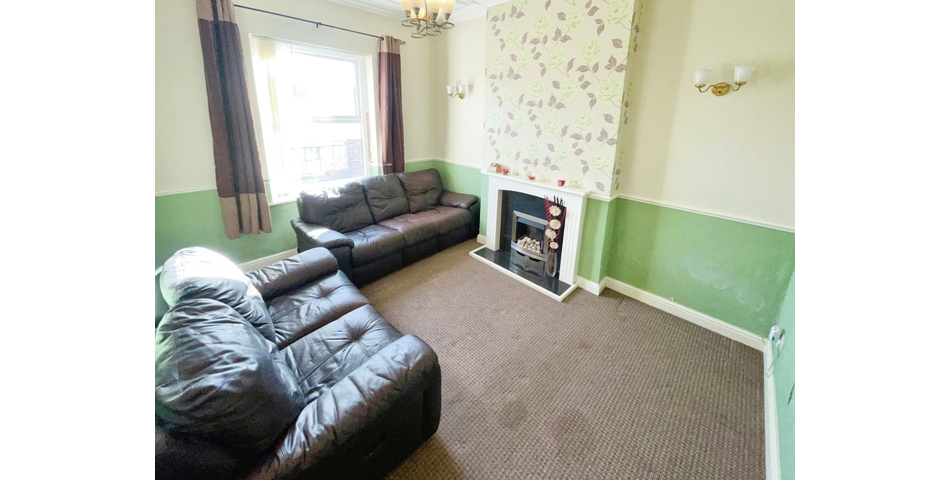 Two Bedroom Terrace in Need of Modernisation - Ideal First Time Buy/Investment (DN18)