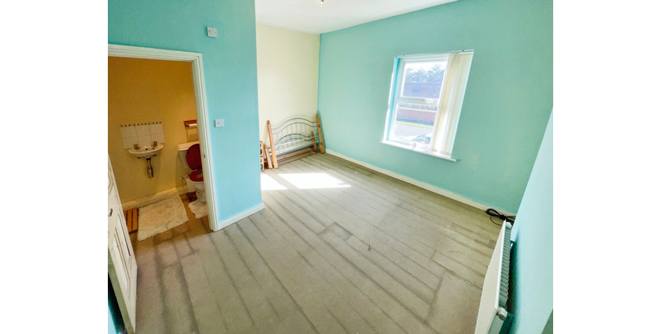 Two Bedroom Terrace in Need of Modernisation - Ideal First Time Buy/Investment (DN18)