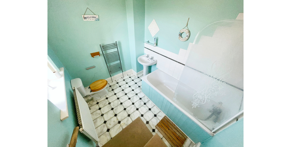 Two Bedroom Terrace in Need of Modernisation - Ideal First Time Buy/Investment (DN18)