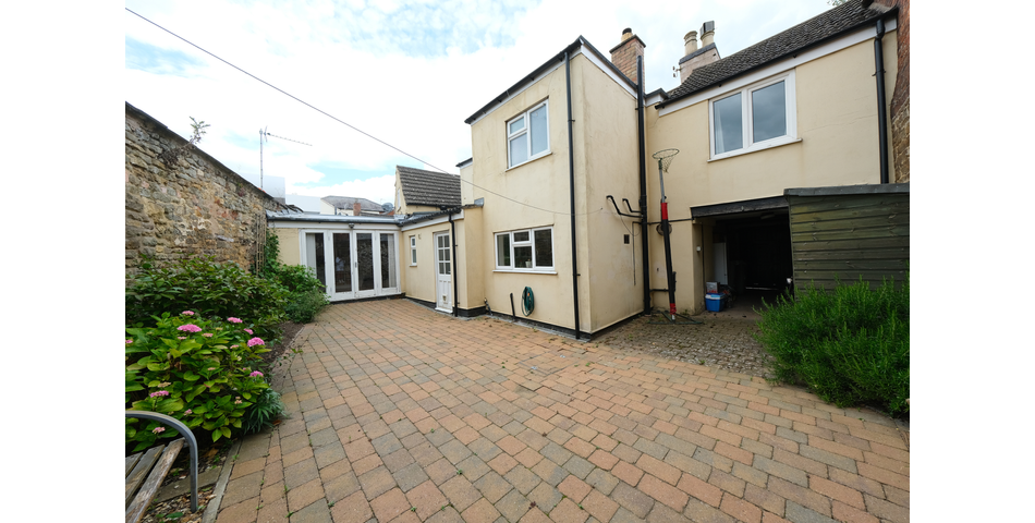 Character Cottage - Five Bedrooms - Oakham (LE15)