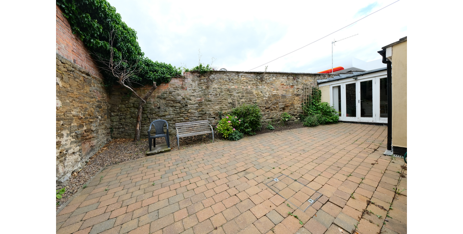 Character Cottage - Five Bedrooms - Oakham (LE15)