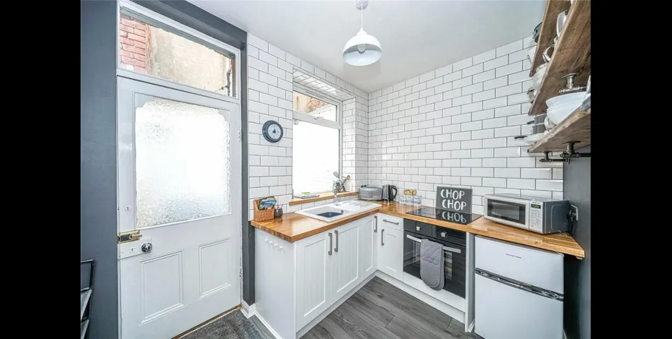 Three Bedroom Cottage - Ideal Holiday Let - Whitby (YO21)