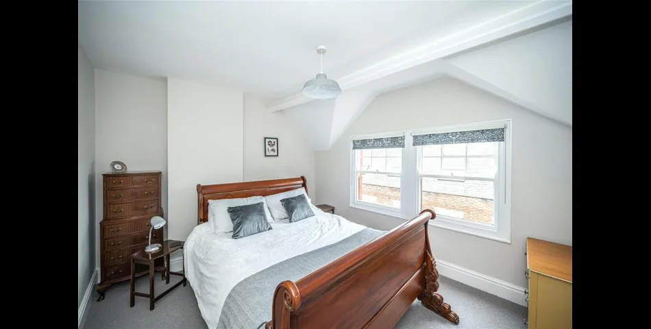 Three Bedroom Cottage - Ideal Holiday Let - Whitby (YO21)