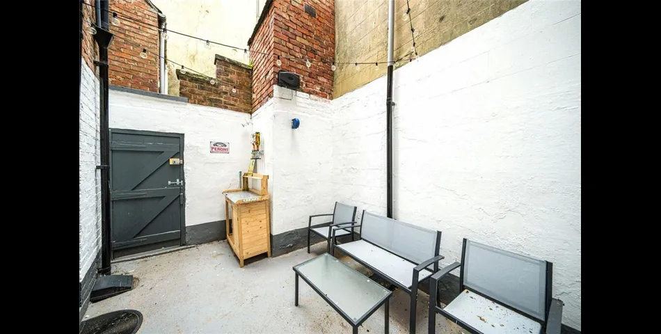 Three Bedroom Cottage - Ideal Holiday Let - Whitby (YO21)