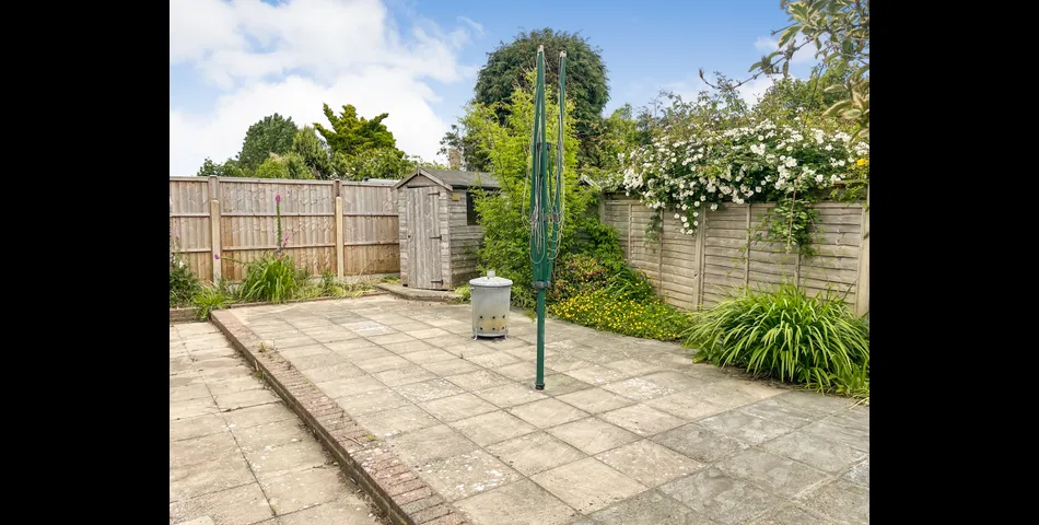Three Bedroom Detached Bungalow - Bognor Regis (PO22)