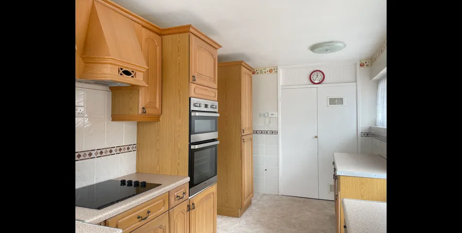 Three Bedroom Detached Bungalow - Bognor Regis (PO22)