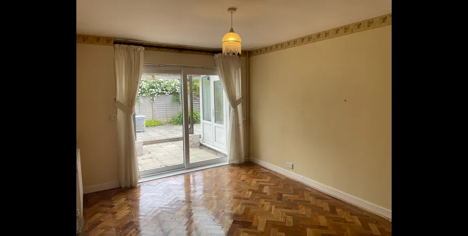 Three Bedroom Detached Bungalow - Bognor Regis (PO22)