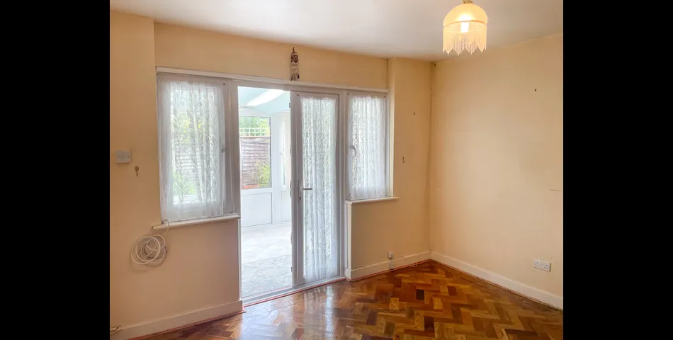Three Bedroom Detached Bungalow - Bognor Regis (PO22)