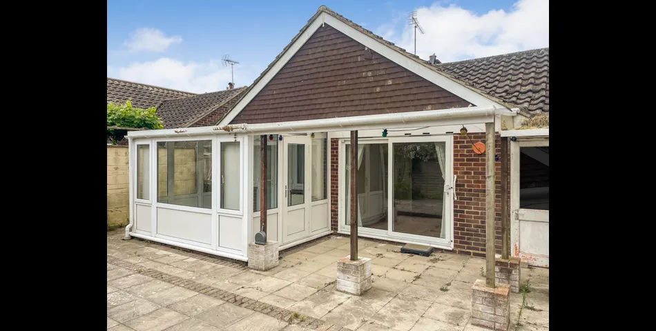 Three Bedroom Detached Bungalow - Bognor Regis (PO22)