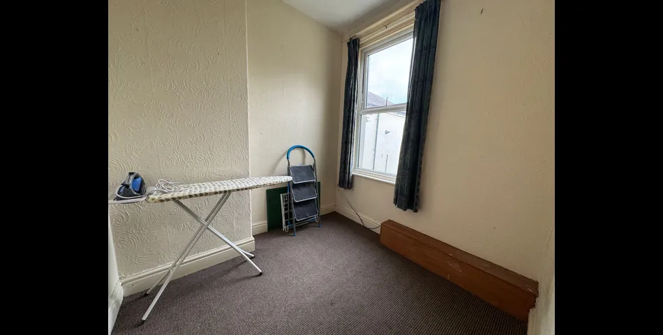 Block of 4 Flats (3x 1 Beds & 1x 2 Beds) - fully let at £19,448 p/annum - Blackpool (FY4)