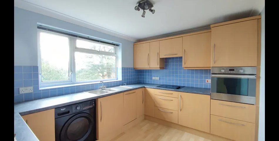 Two Bedroom Apartment - Ideal for Investment or First Time Purchase - Poole (BH14)